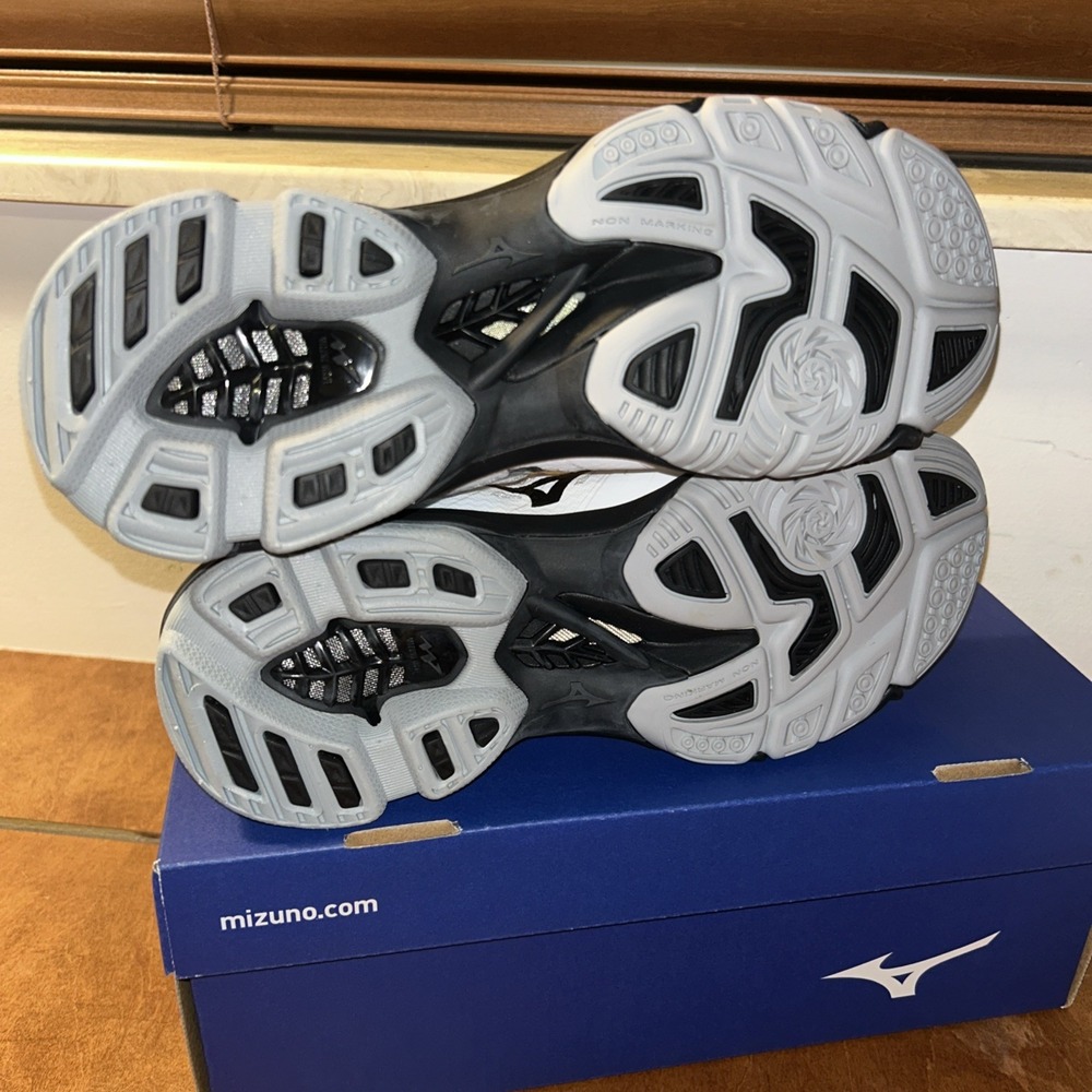 Mizuno Womens Size 7.5 White Black Wave Lightning Z4 Athletic Running Sneakers - Picture 6 of 9